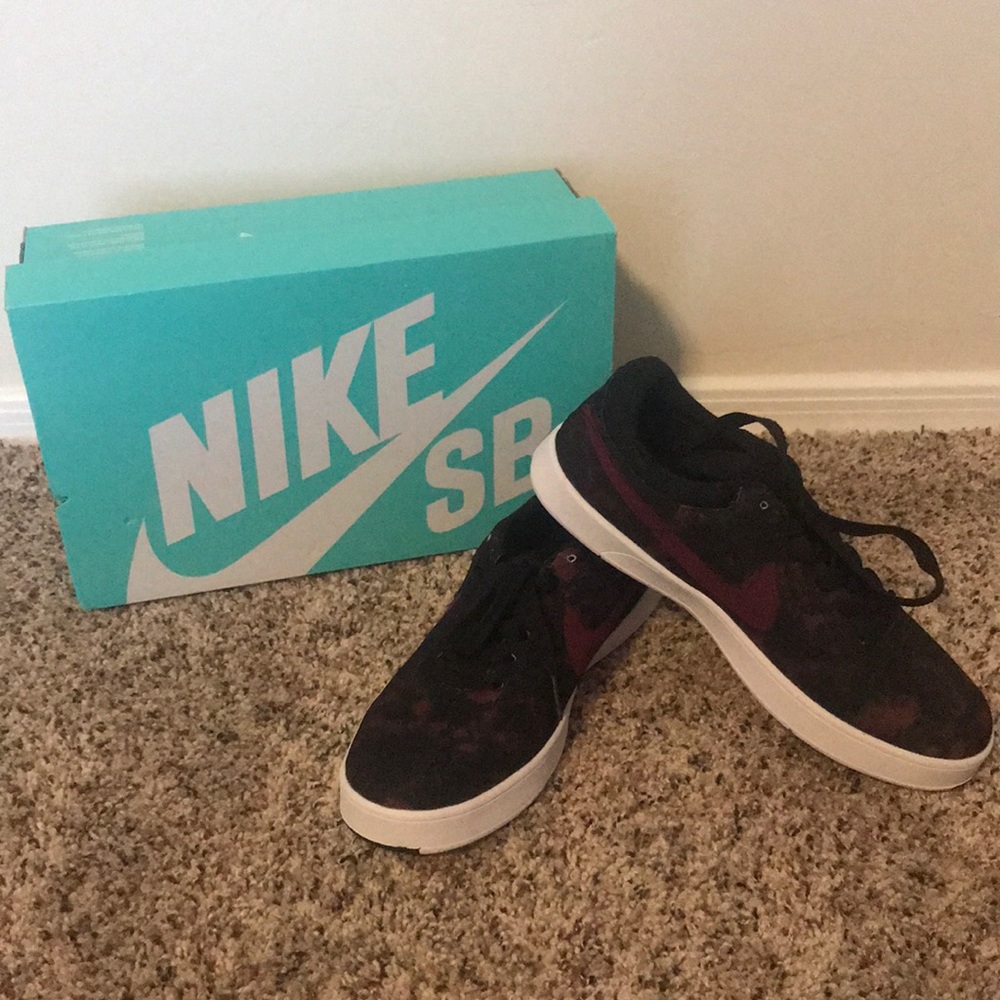 *Brand New* Nike Sneakers